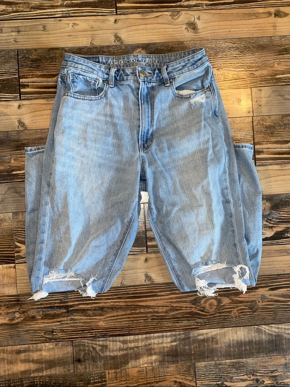 American Eagle Outfitters Light Blue Distressed Mom Jean